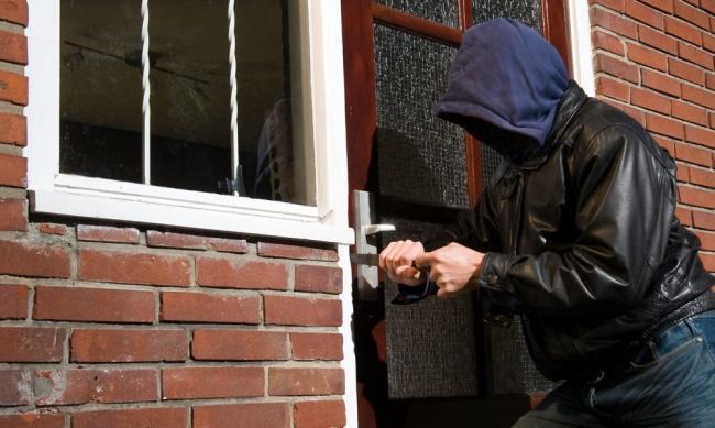 Are Millenials Texting 'Here' Killing the Home Invasion Industry?