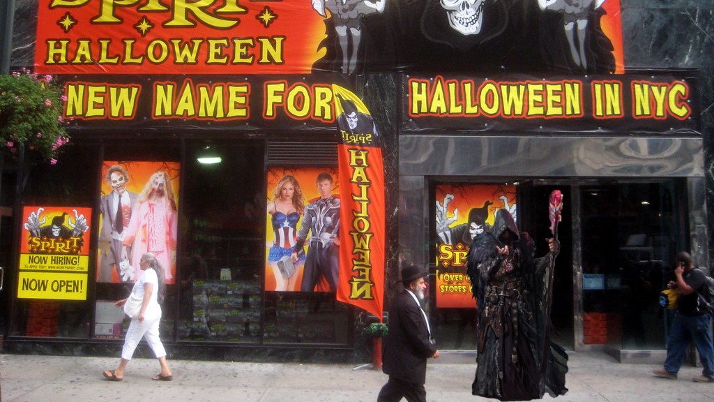 Spirit of Halloween Store Spookily Early